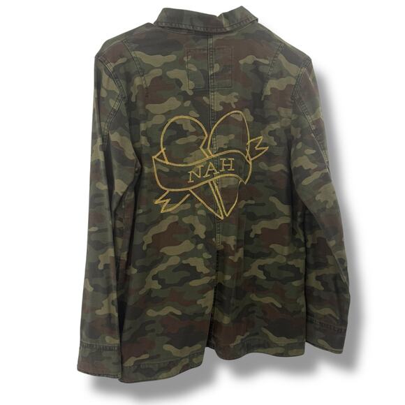 American Eagle Camo Denim Jacket Size Medium Embroidered Heart Camoflauge Coat - Picture 9 of 10